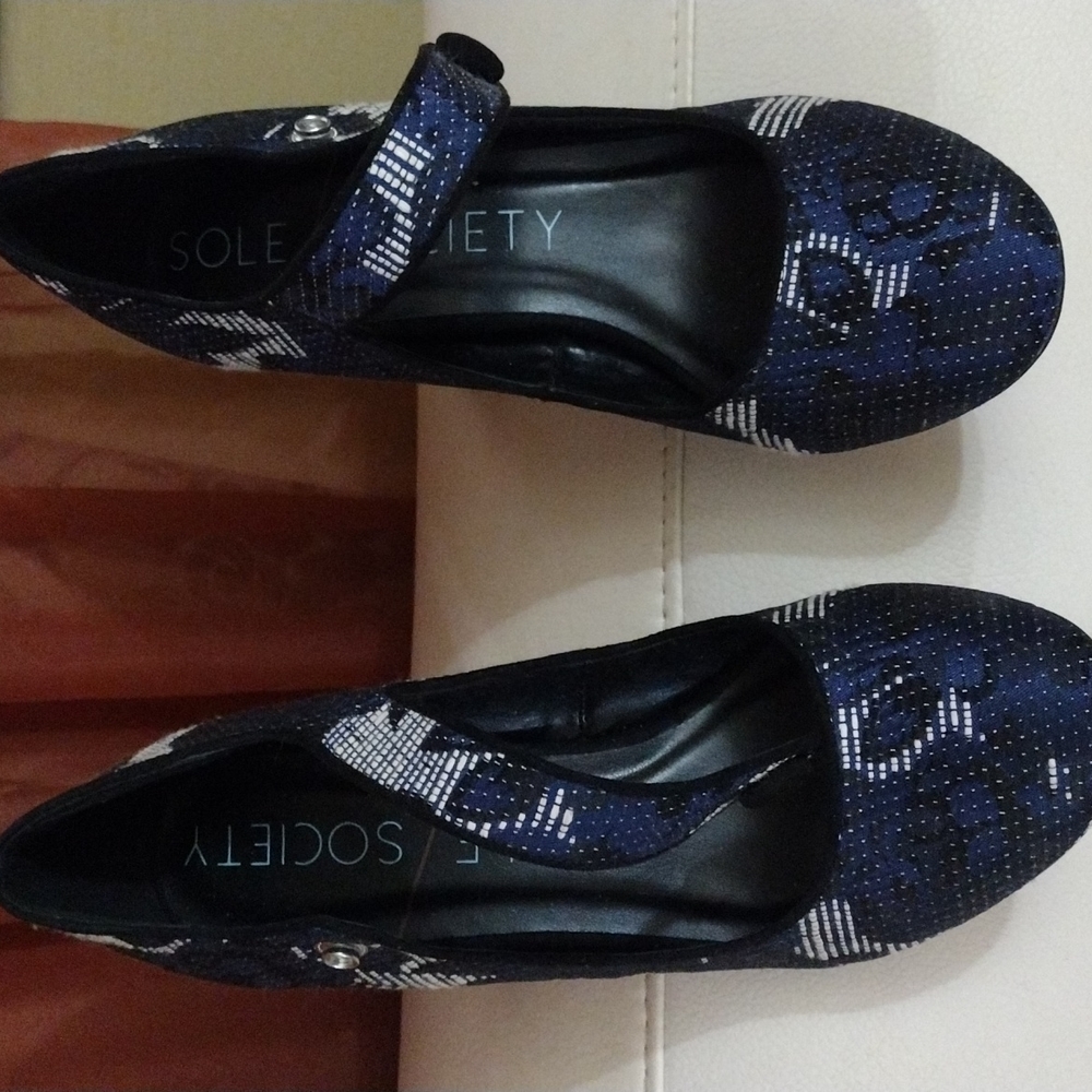 navy blue and white fabric shoes size 6 - Picture 3 of 4